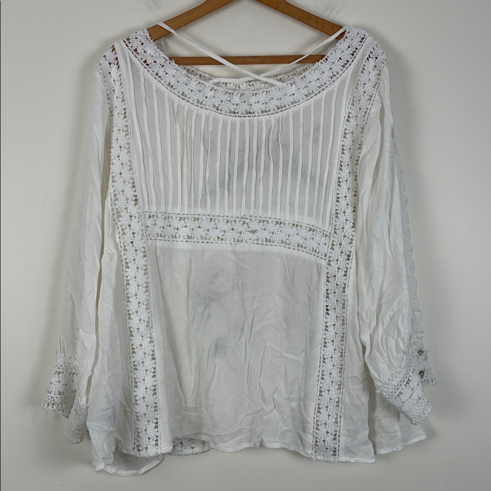 POL White Eyelet Blouse with Gold Floral Embroidery - Picture 5 of 7